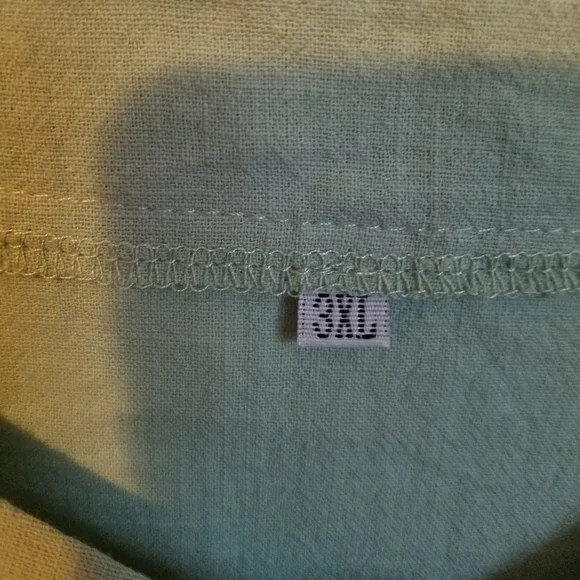 Woman's top - Picture 3 of 3